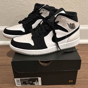 Air Jordan 1 Mid SE